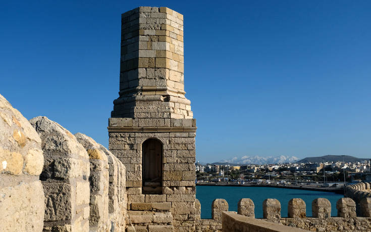 Συναγερμός για πτώση ατόμου από τα τείχη στο Ηράκλειο Κρήτης