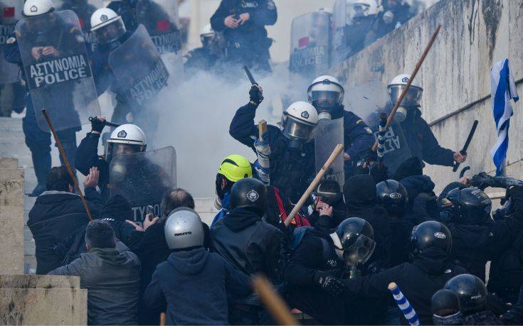 Συλλαλητήριο για τη Μακεδονία με παλμό, ένταση και πολλά χημικά