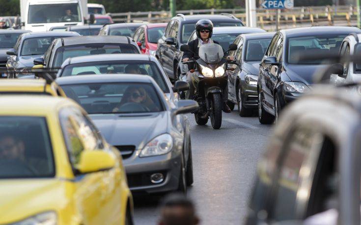 Χάος στους δρόμους γύρω από το ρωσικό προξενείο στο Χαλάνδρι λόγω της χειροβομβίδας