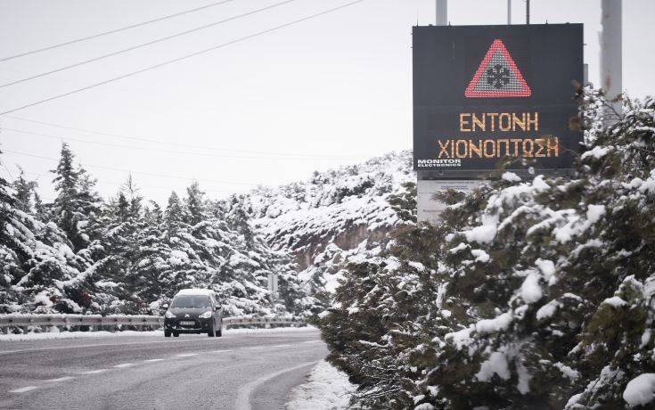 Πυκνό πέφτει το χιόνι σε Δράμα, Καβάλα, Ξάνθη και Θάσο