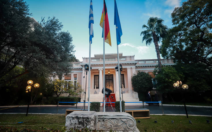 Το σχόλιο του γραφείου Τύπου του πρωθυπουργού για Νίμιτς και επαναδιαπραγμάτευση