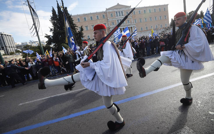 Αποθέωση για τους Εύζωνες στην αλλαγή φρουράς