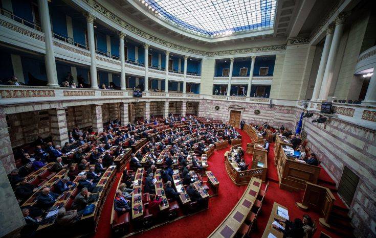 Οι 153 που πέρασαν από την ελληνική Βουλή τη Συμφωνία των Πρεσπών