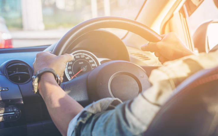 Δίπλωμα οδήγησης σε 17άρηδες, κάμερες και τσουχτερά πρόστιμα για παραβάσεις