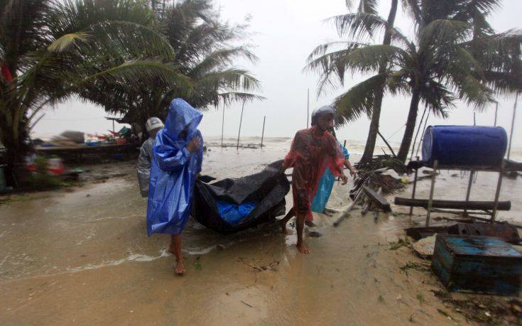 Η καταιγίδα Παμπούκ κρατά εγκλωβισμένους εκατοντάδες τουρίστες σε νησιά της Ταϊλάνδης