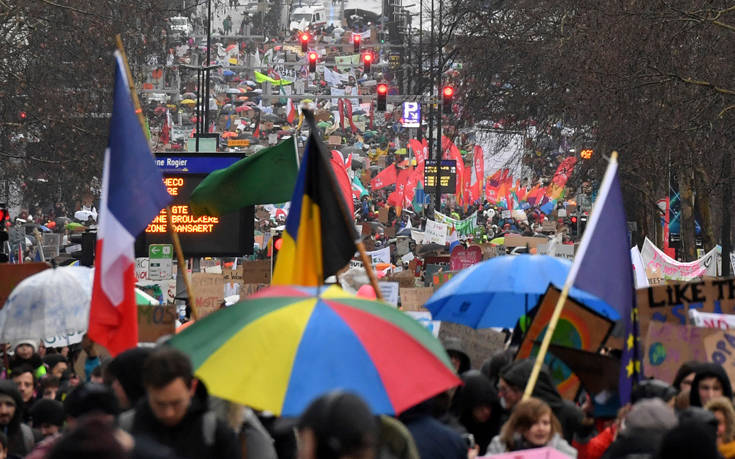 Πλημμύρισαν οι δρόμοι του Βελγίου με διαδηλωτές για το περιβάλλον