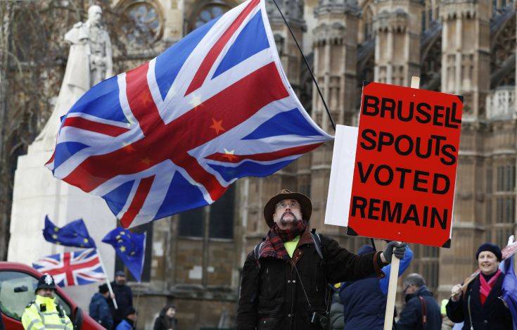 Έντονη αμφισβήτηση της Μέι από Βρετανούς βουλευτές για το Brexit