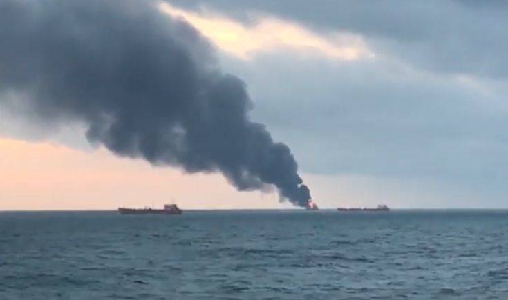 Εκρήξεις σε δύο πλοία στην Κριμαία, το πλήρωμα έπεφτε στη θάλασσα για να σωθεί