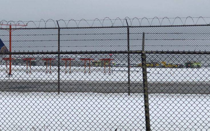 Εγκλωβίστηκαν πάνω από 13 ώρες μέσα σε αεροπλάνο εξαιτίας του χιονιά