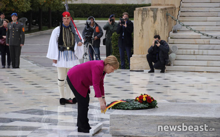 Κατέθεσε στεφάνι στον Άγνωστο Στρατιώτη η Μέρκελ