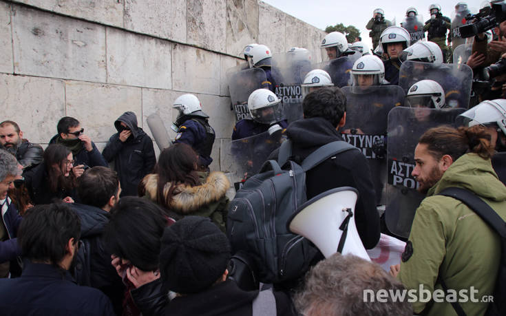 Ένταση στην κινητοποίηση των εκπαιδευτικών στη Βουλή