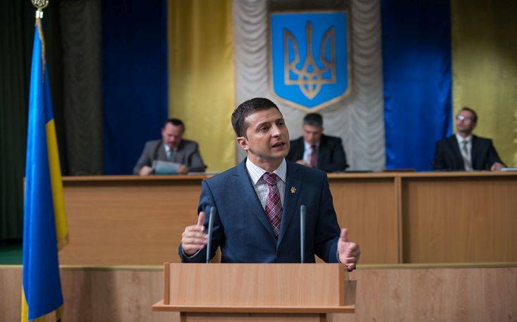 Υποδυόταν τον πρόεδρο και τώρα θέλει να γίνει… πραγματικός πρόεδρος της χώρας