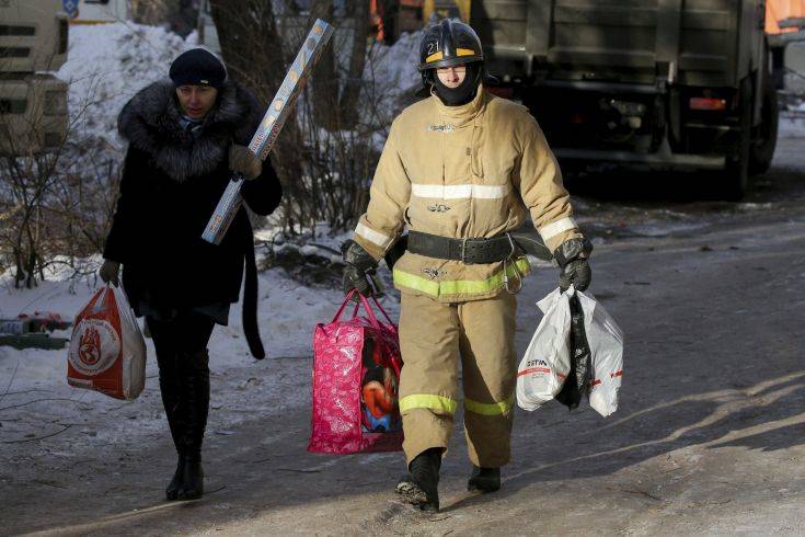 Αυξάνεται ο αριθμός των θυμάτων από κατάρρευση πολυκατοικίας στη Ρωσία