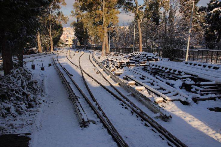 Ακινητοποιημένος ο συρμός του Προαστιακού στον σταθμό Πεντέλης
