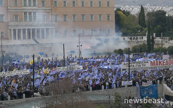 Μεγάλη χρήση χημικών μπροστά από τη Βουλή