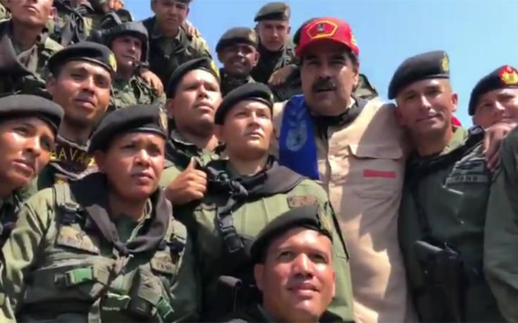 Ο Μαδούρο επιθεωρεί τον στρατό της Βενεζουέλας
