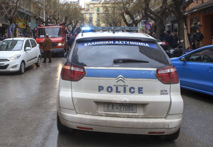 Παραδόθηκε ο άνδρας που απειλούσε να αυτοπυρποληθεί στη Θεσσαλονίκη