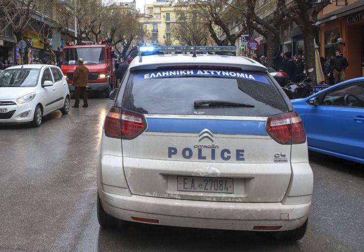 Παραδόθηκε ο άνδρας που απειλούσε να αυτοπυρποληθεί στη Θεσσαλονίκη