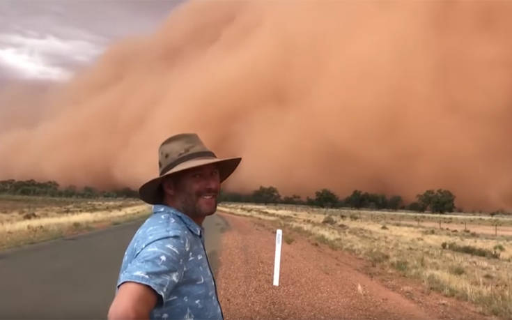 Δείτε μια τεράστια αμμοθύελλα να καταπίνει την Αυστραλία