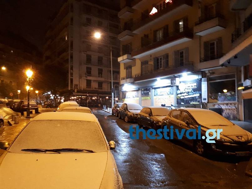 Έπεσαν τα πρώτα χιόνια στο κέντρο της Θεσσαλονίκης
