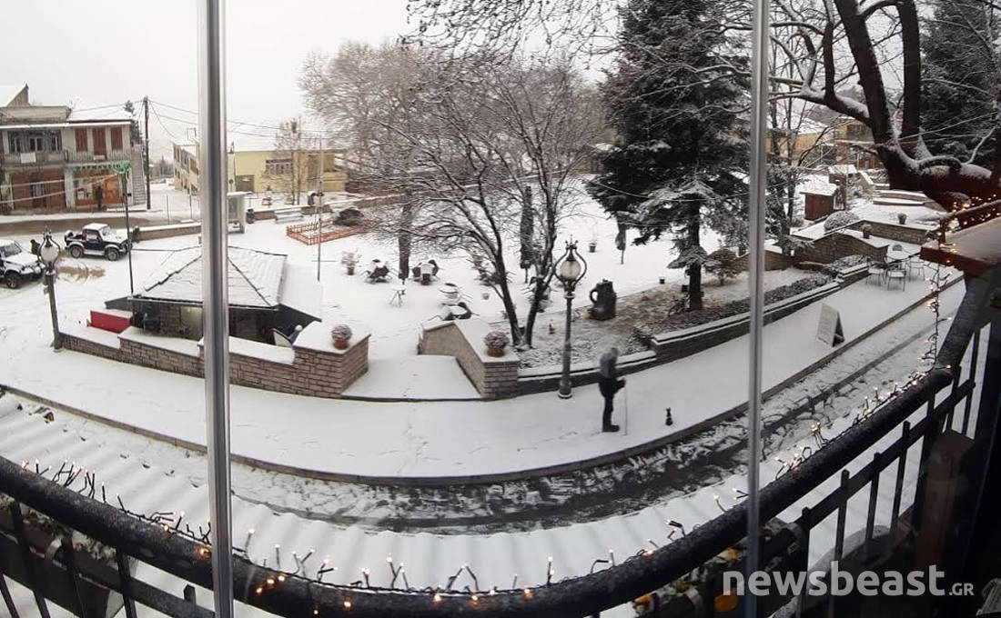 Φωτογραφίες από τη χιονισμένη Κόνιτσα και το παράπονο των κατοίκων