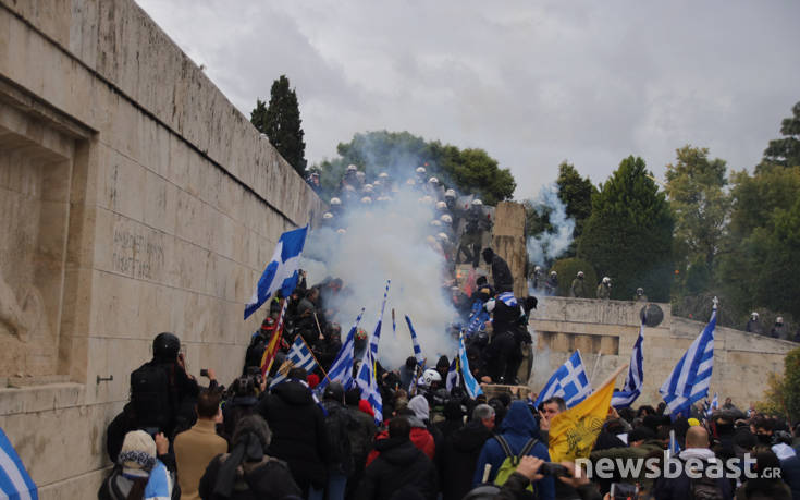 Ένταση και χημικά στο Σύνταγμα