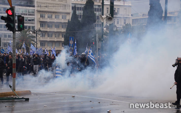 Καταγγελίες των διοργανωτών για εκτεταμένη χρήση χημικών με σκοπό τη διάλυση του συλλαλητηρίου