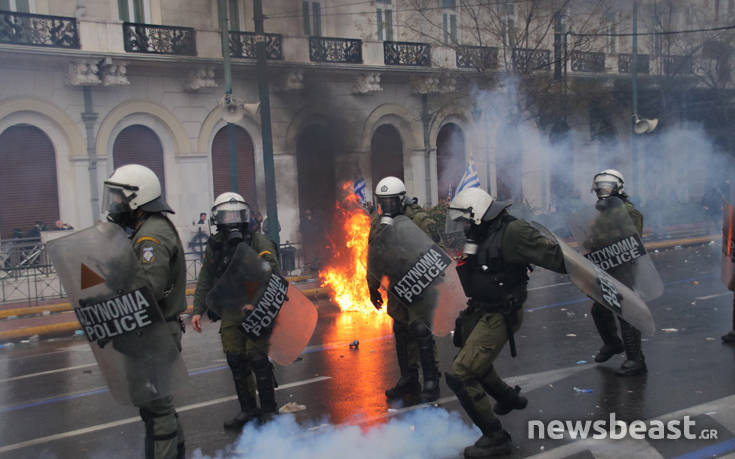 Ακροδεξιοί προκάλεσαν τα επεισόδια, λέει η ΕΛ.ΑΣ.