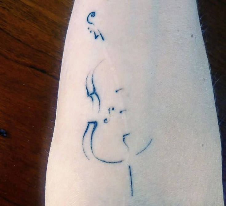 Σημάδια μετατράπηκαν σε εντυπωσιακά τατουάζ