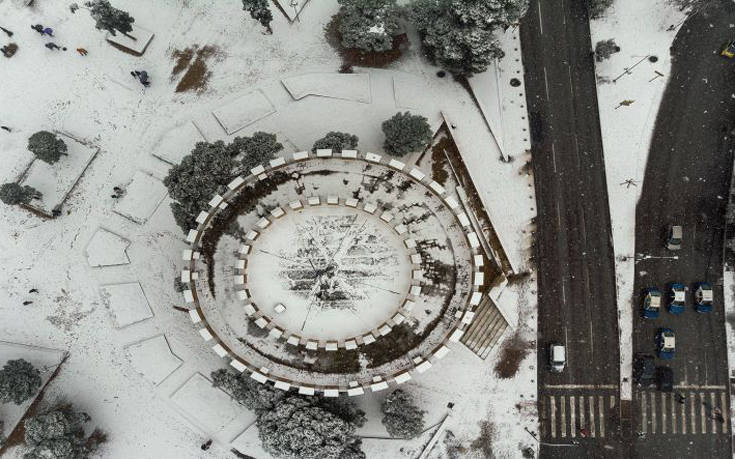 Εικόνες από τη χιονισμένη και κατάλευκη Θεσσαλονίκη