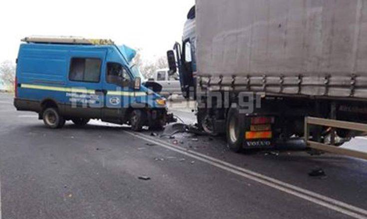 Σοβαρό τροχαίο στην Ιεράπετρα, νταλίκα συγκρούστηκε με φορτηγάκι