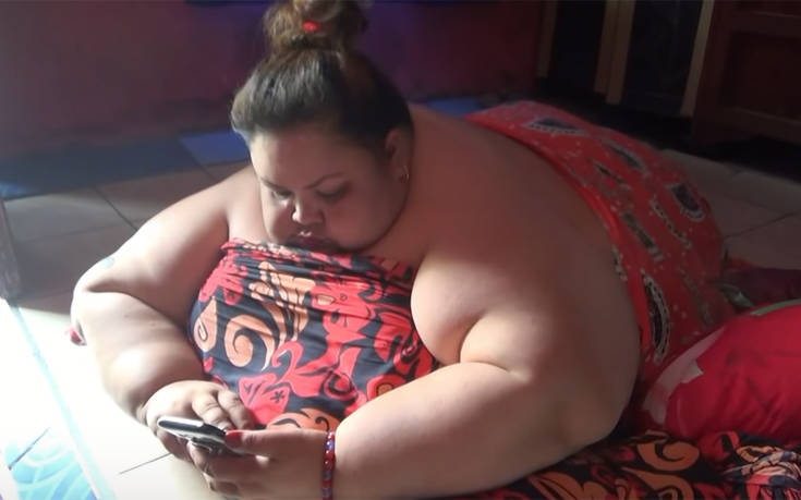 Παχύσαρκη γυναίκα ζητά βοήθεια από το κράτος για να… βγει από το σπίτι της