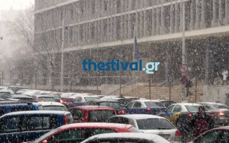 Κυκλοφοριακό κομφούζιο στους δρόμους της Θεσσαλονίκης λόγω&#8230; χιονιά