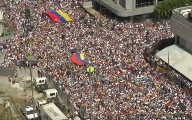 Χιλιάδες κόσμου στους δρόμους του Καράκας κατά του Μαδούρο
