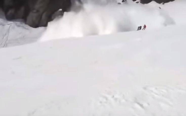 Η στιγμή που η φονική χιονοστιβάδα καταπλακώνει σκιέρ στην Ελβετία
