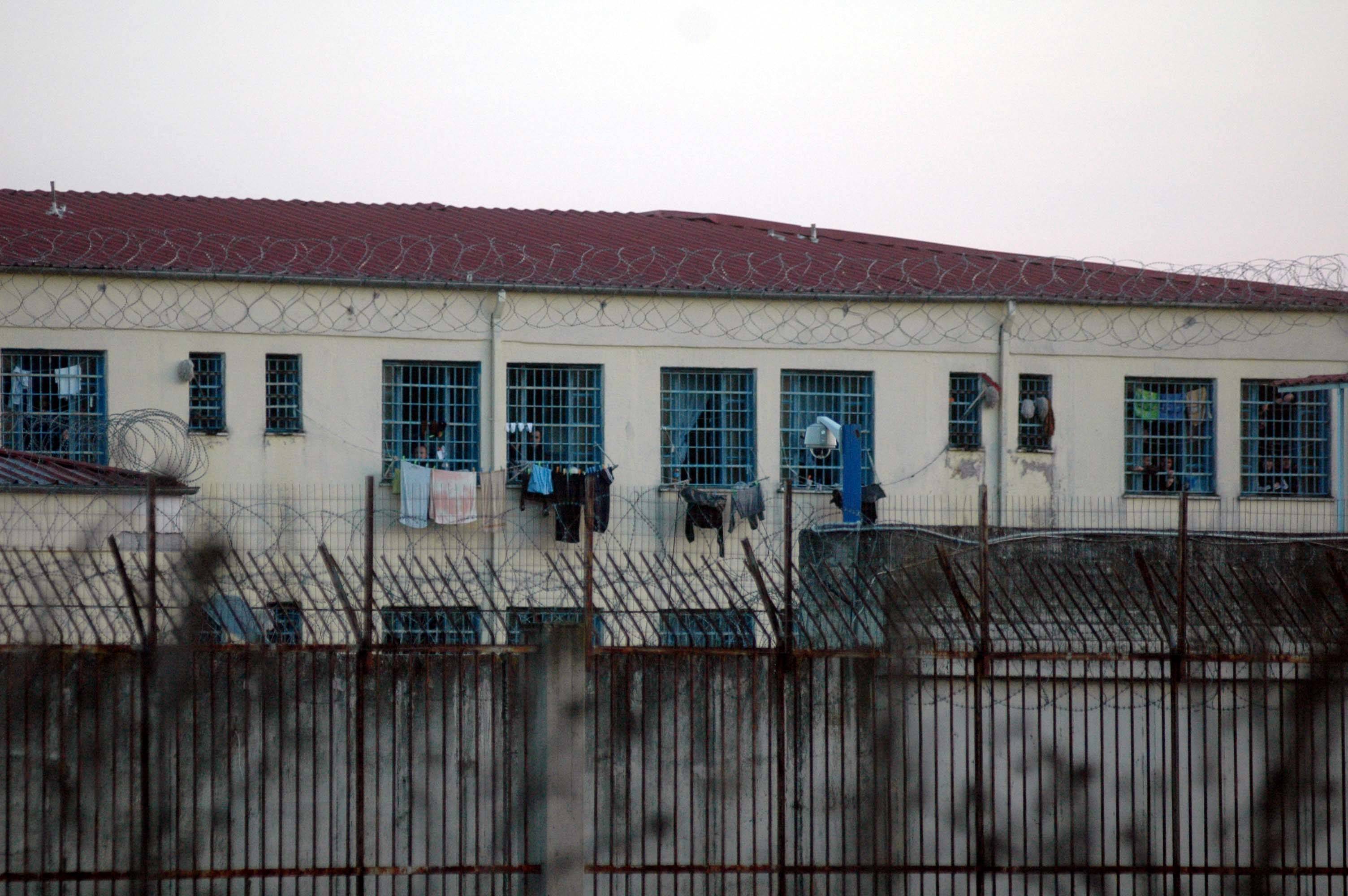 Σε κρίσιμη κατάσταση κρατούμενος των φυλακών Λάρισας λόγω σοβαρών εγκαυμάτων