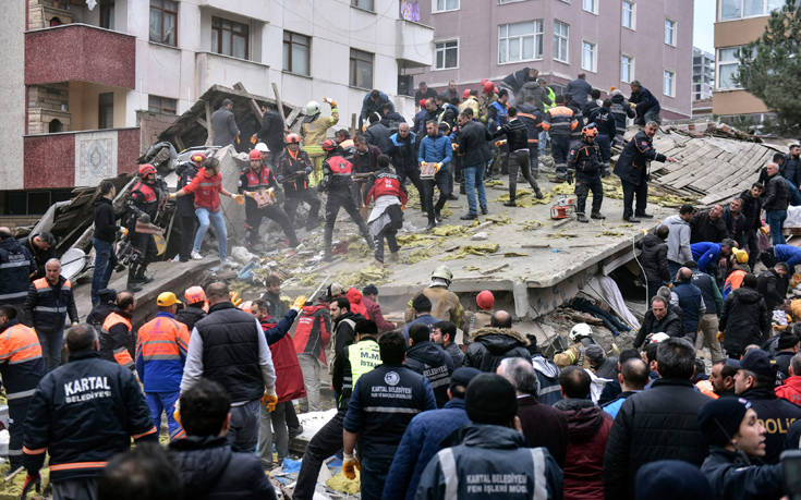Στους 21 οι νεκροί από το κτίριο που έπεσε στην Κωνσταντινούπολη