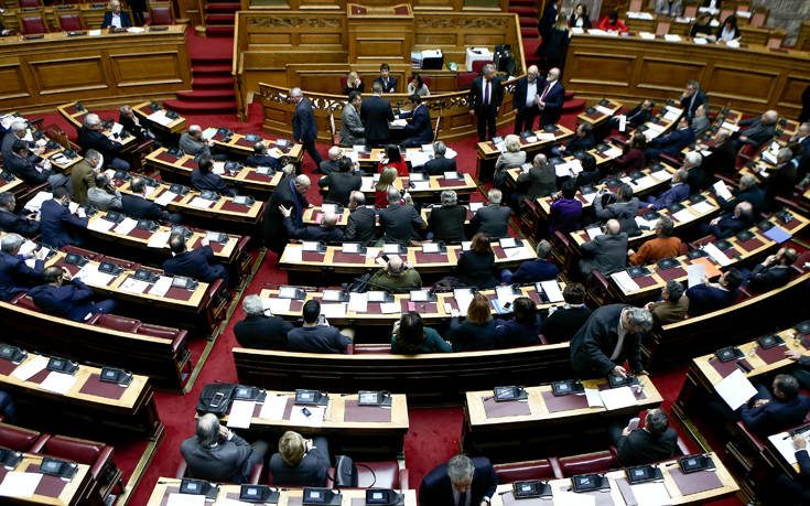 Τι πέτυχαν ΣΥΡΙΖΑ και ΝΔ σε επίμαχα άρθρα της Αναθεώρησης του Συντάγματος