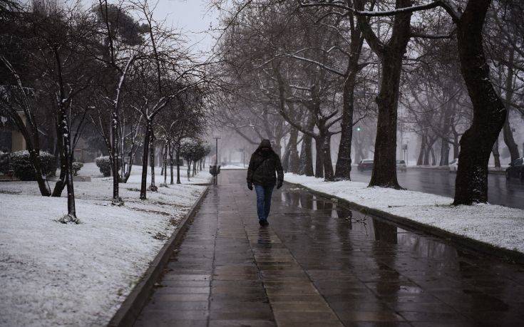 Σε κλοιό κακοκαιρίας με χιόνια και μποφόρ η χώρα