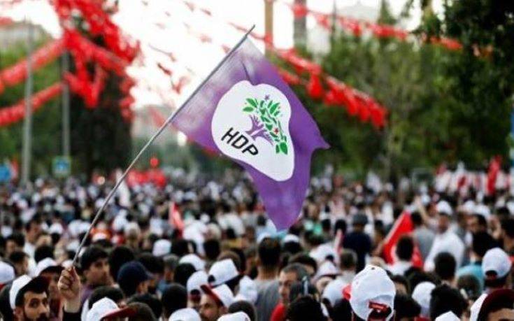 Μεγάλη συγκέντρωση αλληλεγγύης στην Λεϊλά Γκιουβέν στην Κωνσταντινούπολη