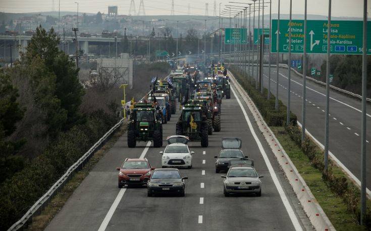 Αγρότες έκλεισαν με τα τρακτέρ τους την Ε.Ο. Θεσσαλονίκης &#8211; Σερρών