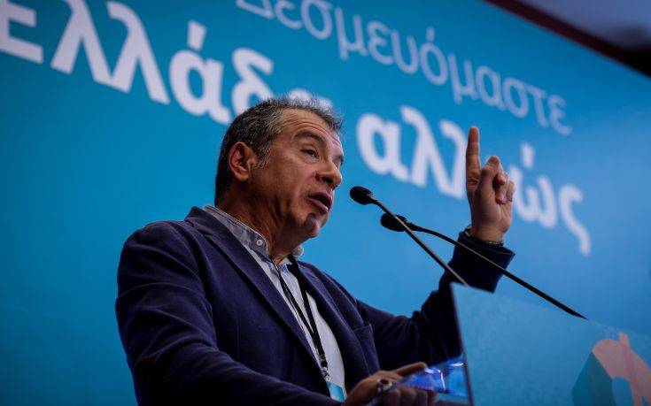 Θεοδωράκης: Η κοινωνία πρέπει να βγει από τον πολιτικό λαβύρινθο