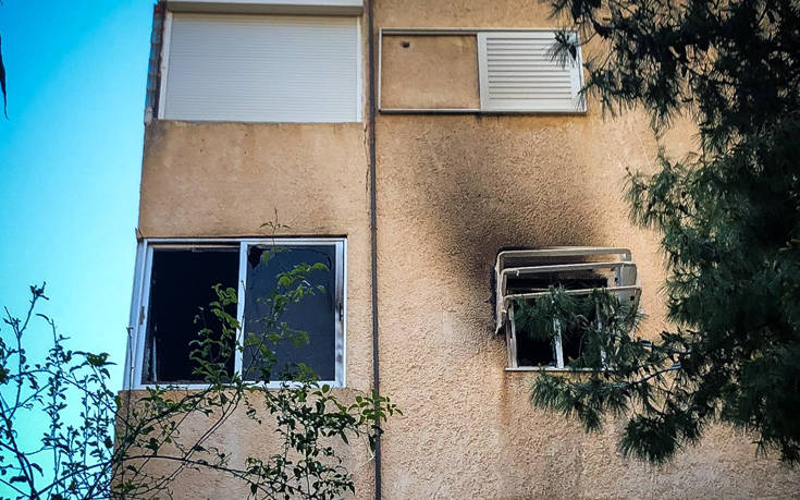 Κάηκε ζωντανό το μωρό στο φλεγόμενο διαμέρισμα στη Βάρκιζα