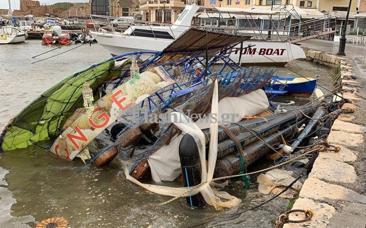 Η κακοκαιρία βύθισε πλωτή κατασκευή στο ενετικό λιμάνι των Χανίων