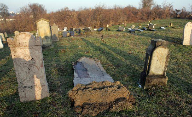 Βεβηλώθηκαν 80 εβραϊκοί τάφοι στην Αλσατία