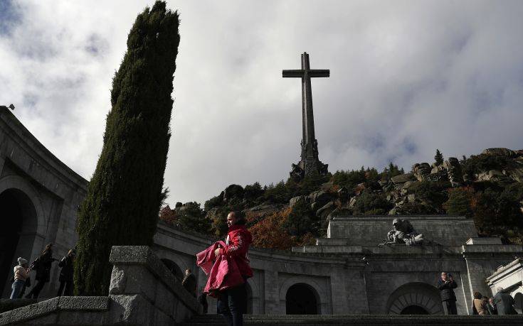 Με ισχυρό συμβολισμό η σημερινή εκταφή του Φρανθίσκο Φράνκο στην Ισπανία