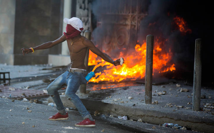 Έβδομος νεκρός στις διαδηλώσεις στην Αϊτή, πεδίο μάχης οι δρόμοι στην πρωτεύουσα