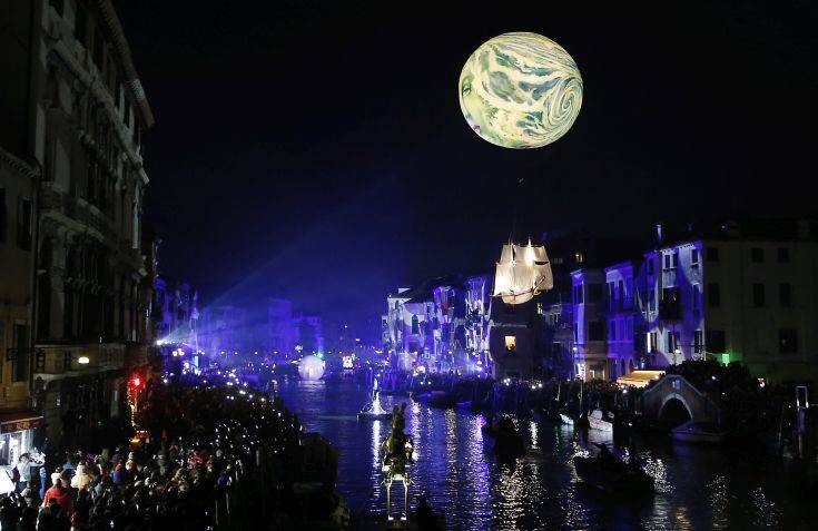 Φώτα και χρώματα στην εντυπωσιακή έναρξη του καρναβαλιού στη Βενετία