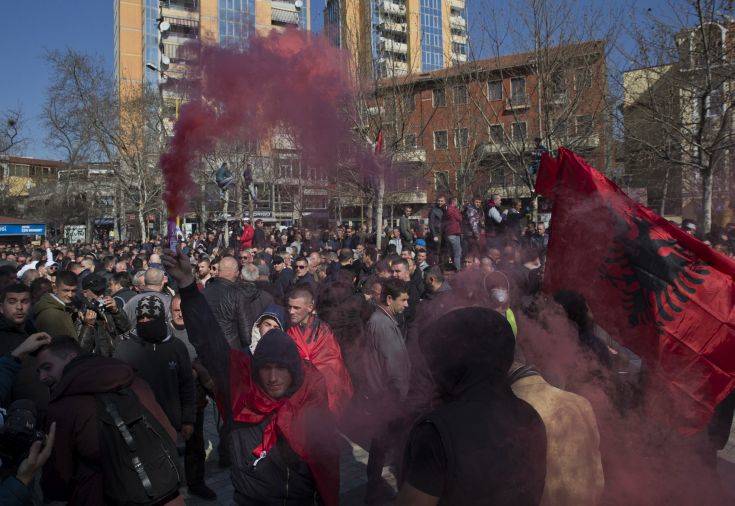 Καζάνι που βράζει η Αλβανία, χιλιάδες διαδηλωτές στους δρόμους κατά του Ράμα