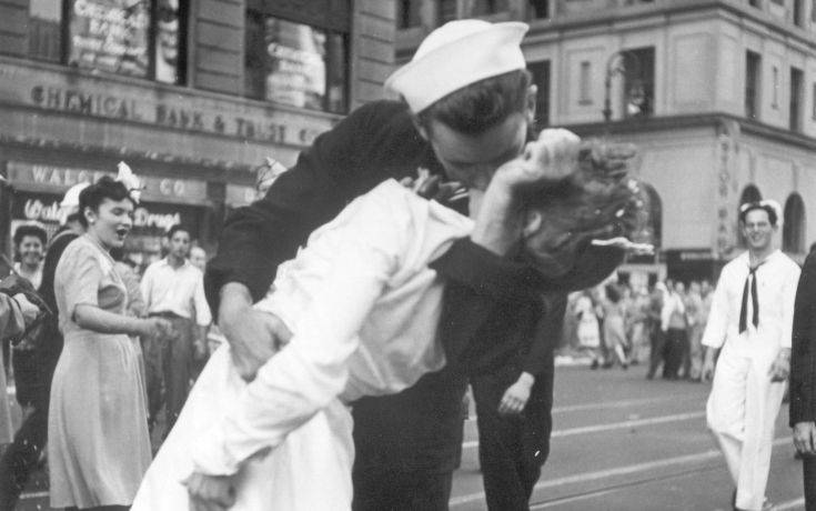 «Έφυγε» ο ναύτης που έδωσε το περίφημο «φιλί της Times Square»